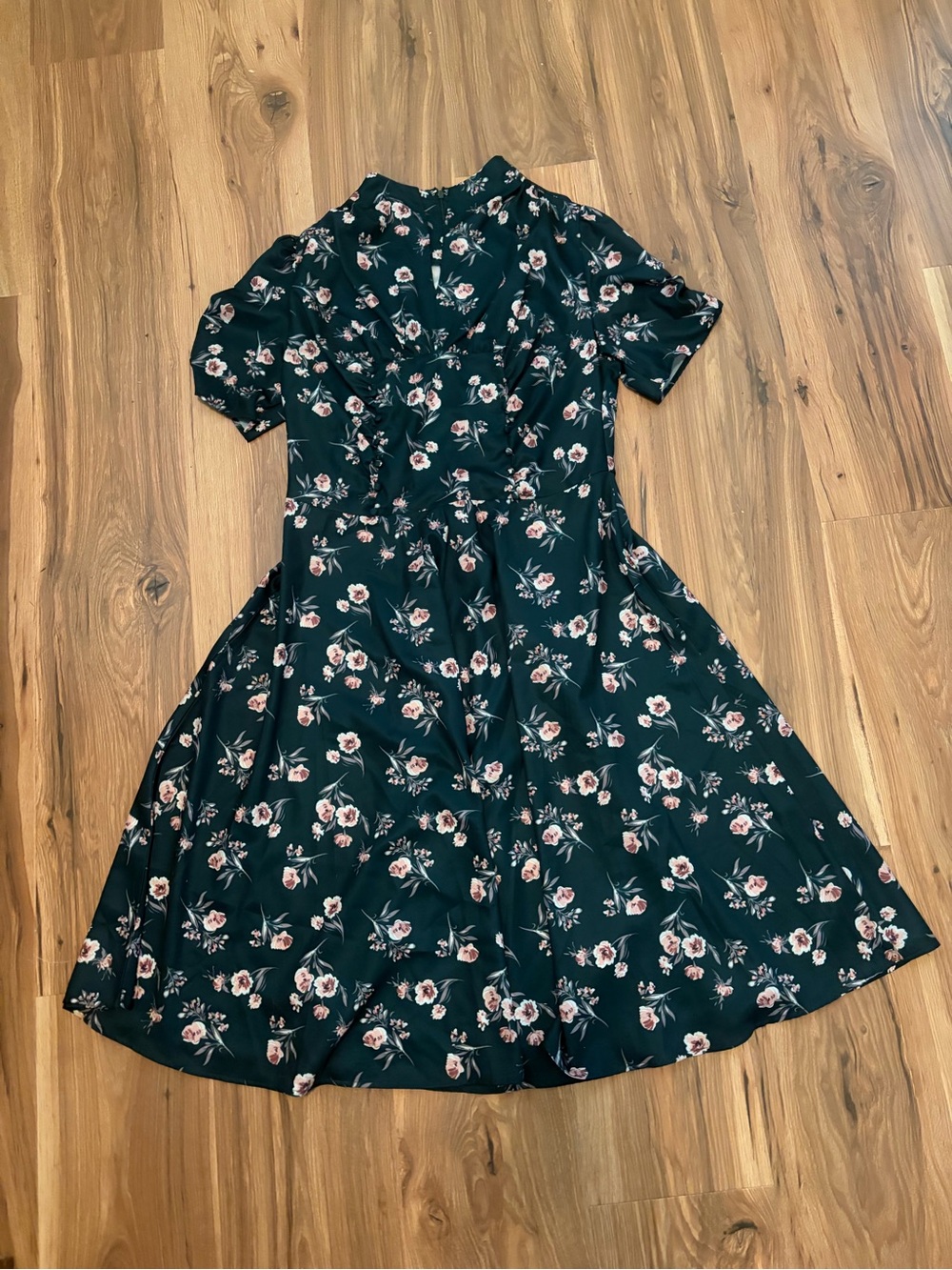 Unique Vintage Green Floral Camilla Dress - Picture 2 of 6